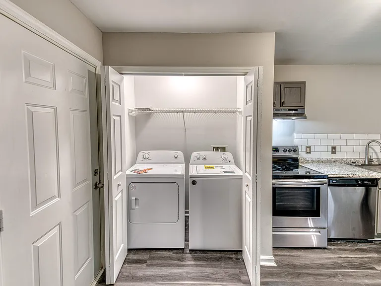 Ashford Place Apartments — Photo 5