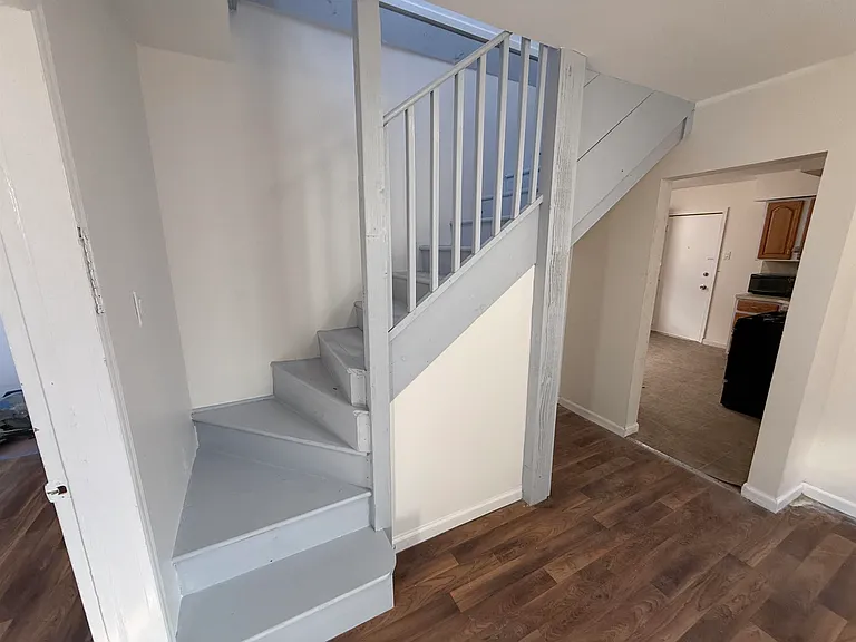 129 W 20th St #3 — Photo 30