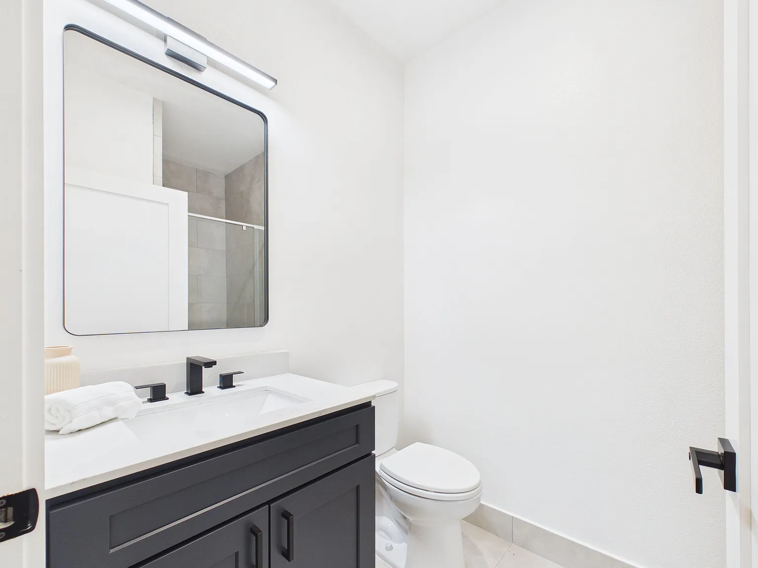 4 bed, 5.0 bath, 2400 sqft, $1,364 — Photo 4