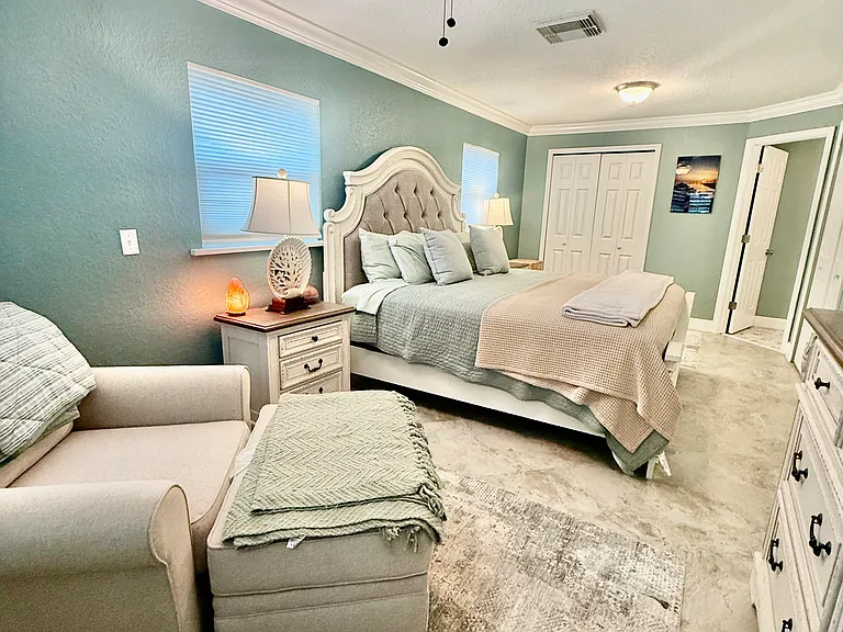 4181 Saxon Dr — Photo 18