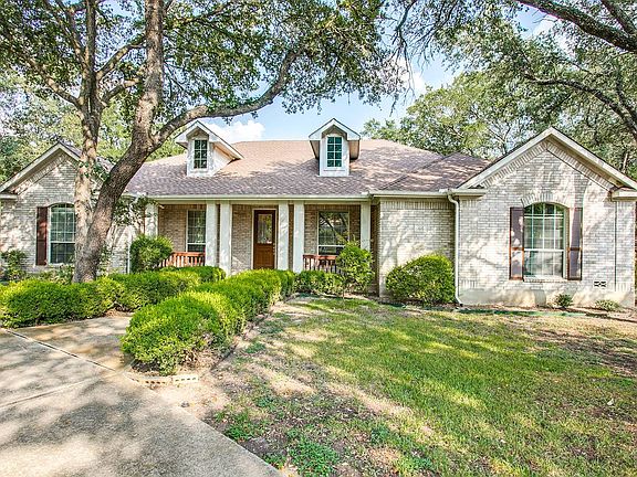 3rd image of 106 Chaparral Cir