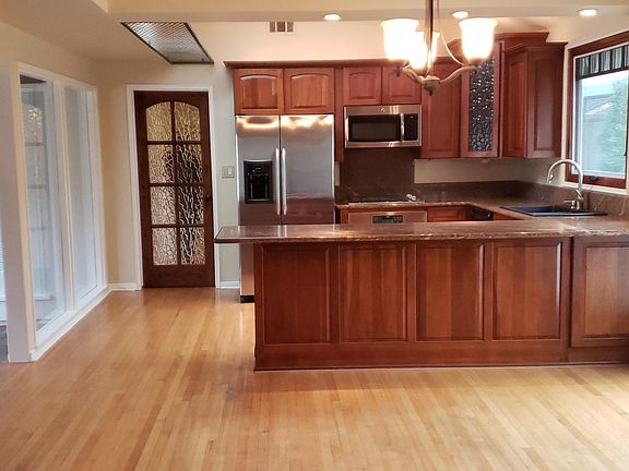4th image of 605 Bayside Dr