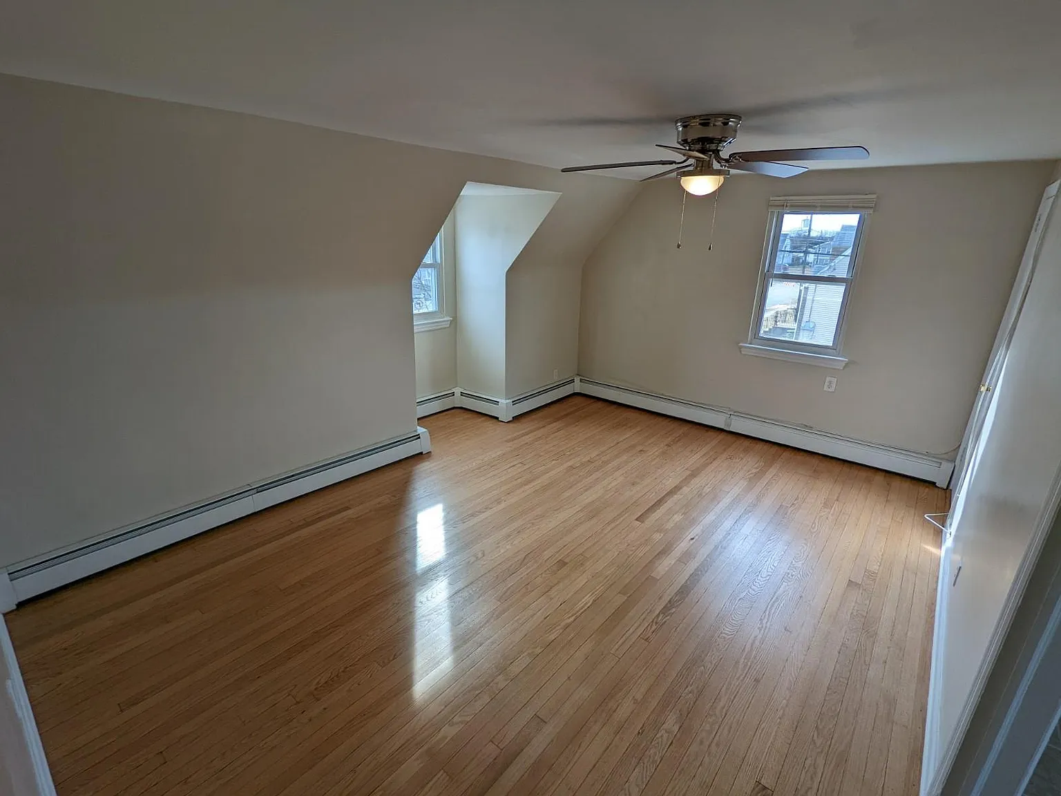 1 bed, 700 sqft, $1,300 — Photo 2