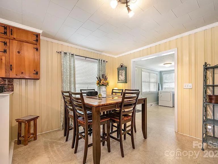 341 W Red Cross Rd — Photo 14