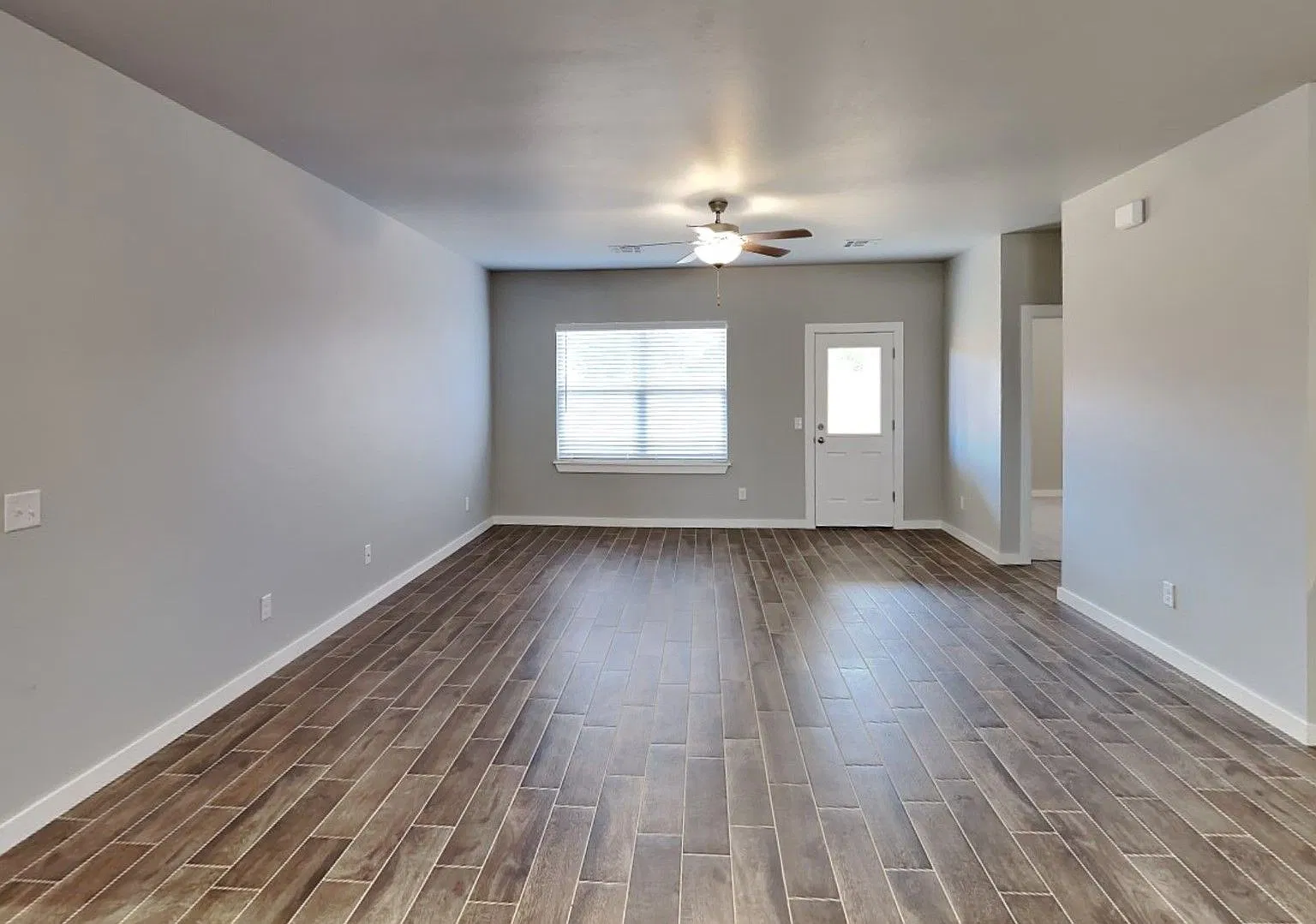 3 Bedroom 2 Bathroom 2 Car Garage Home in Oakdale School District — Photo 3