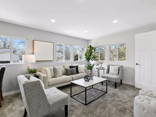 3340 Warner Ln, Mound, MN 55364