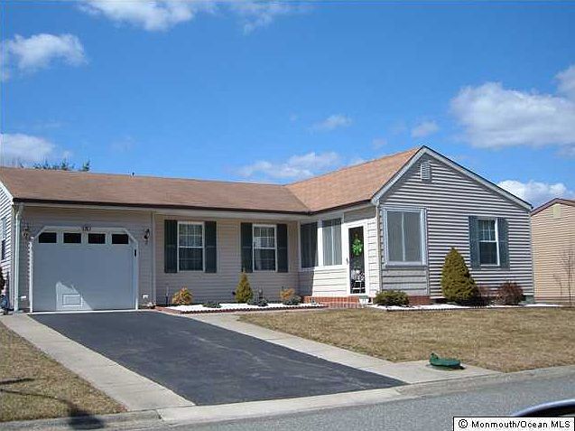 1st image of 11 Norwich Drive
