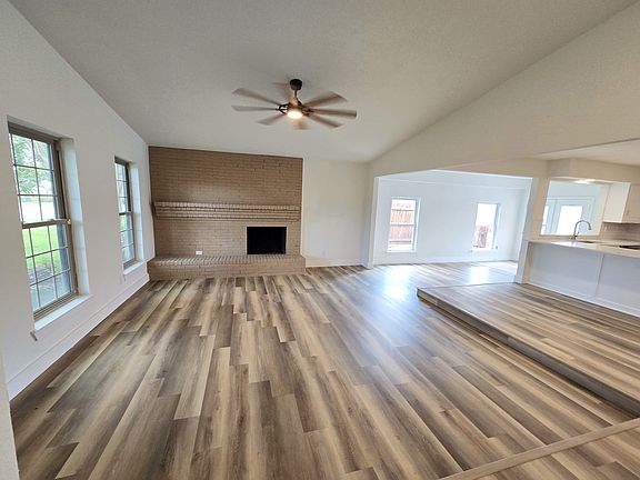 4th image of 553 Doral Pl