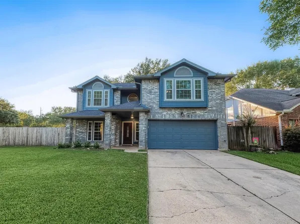 2122 Courtshire Ln, Sugar Land, TX 77478
