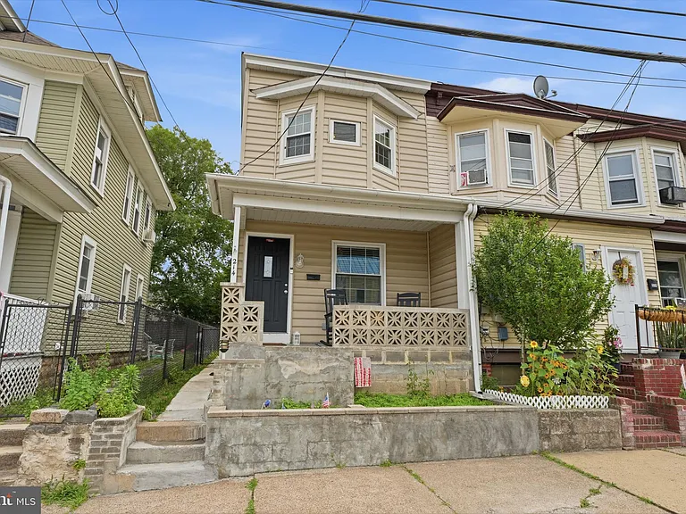 214 Washington St — Photo 1