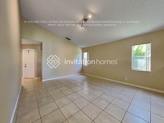 5th image of 927 Stanton Dr