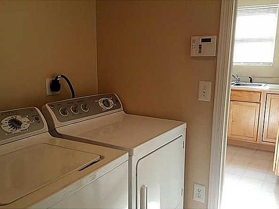 5th image of 302 Sagebrush Dr