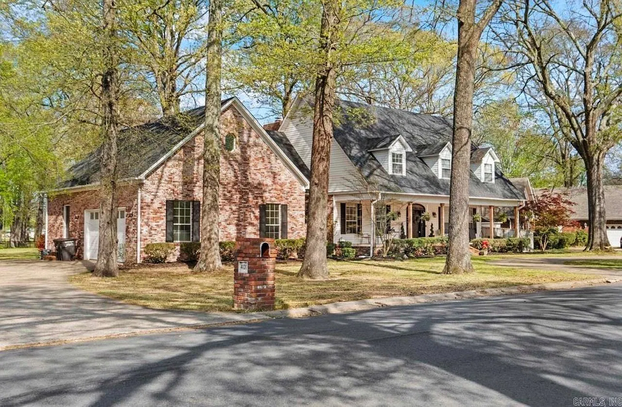 4 bed, 5.0 bath, 4172 sqft, $3,250 — Photo 1