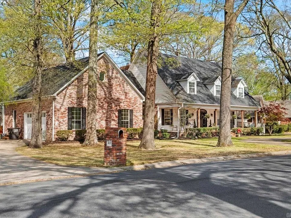 401 Foxwood Dr