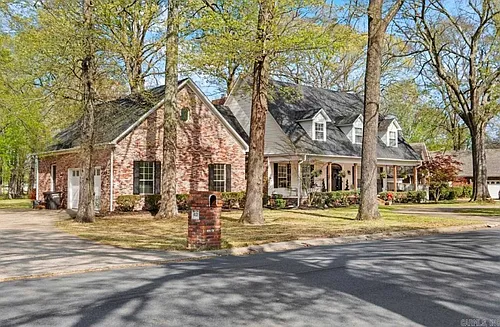 401 Foxwood Dr Photo 1