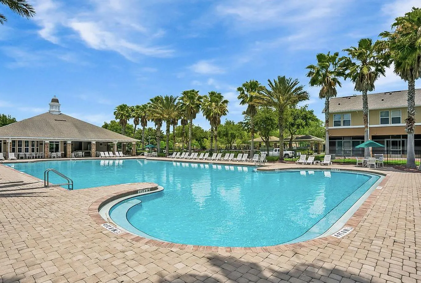 2 bed, 2.5 bath, 1390 sqft, $1,900 — Photo 2