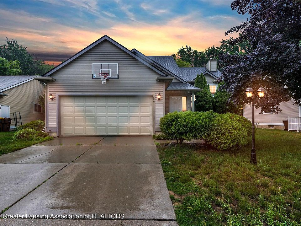 1st image of 300 Winding River Dr