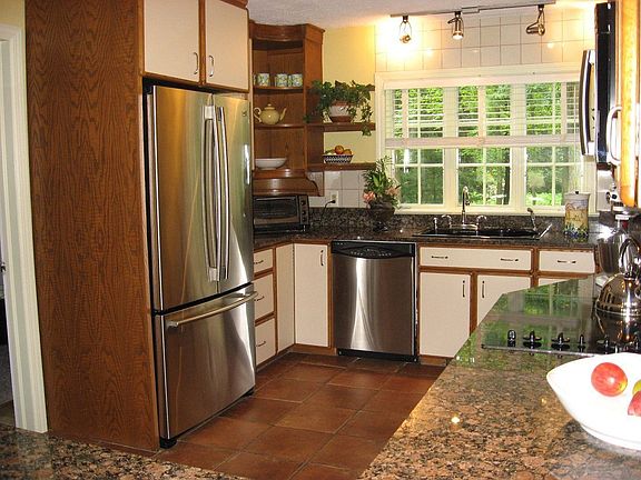 Stainless/Granite Kitchen