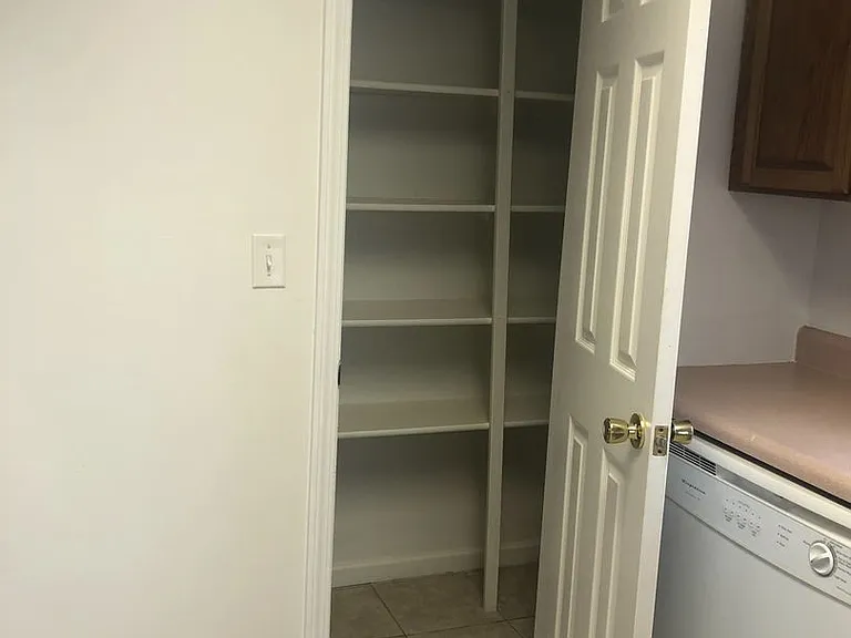 602 Waterford Ct — Photo 3