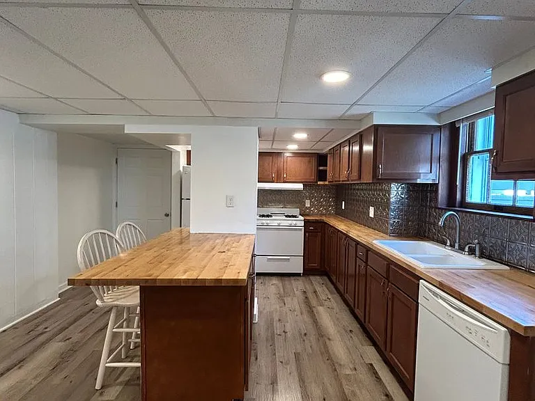 4124 Davenport St — Photo 7