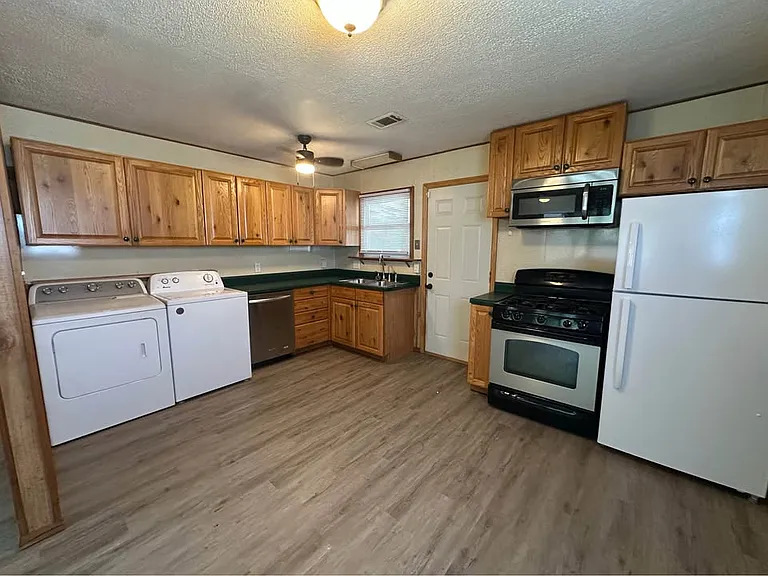 3321 Buckner St — Photo 2
