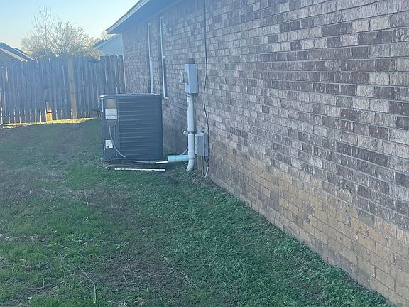4th image of 1670 Julie Ln