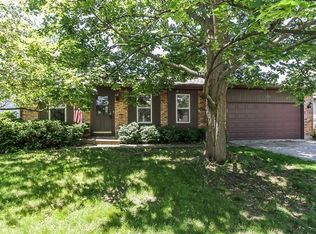 370 S Garden Ave, Roselle, IL 60172
