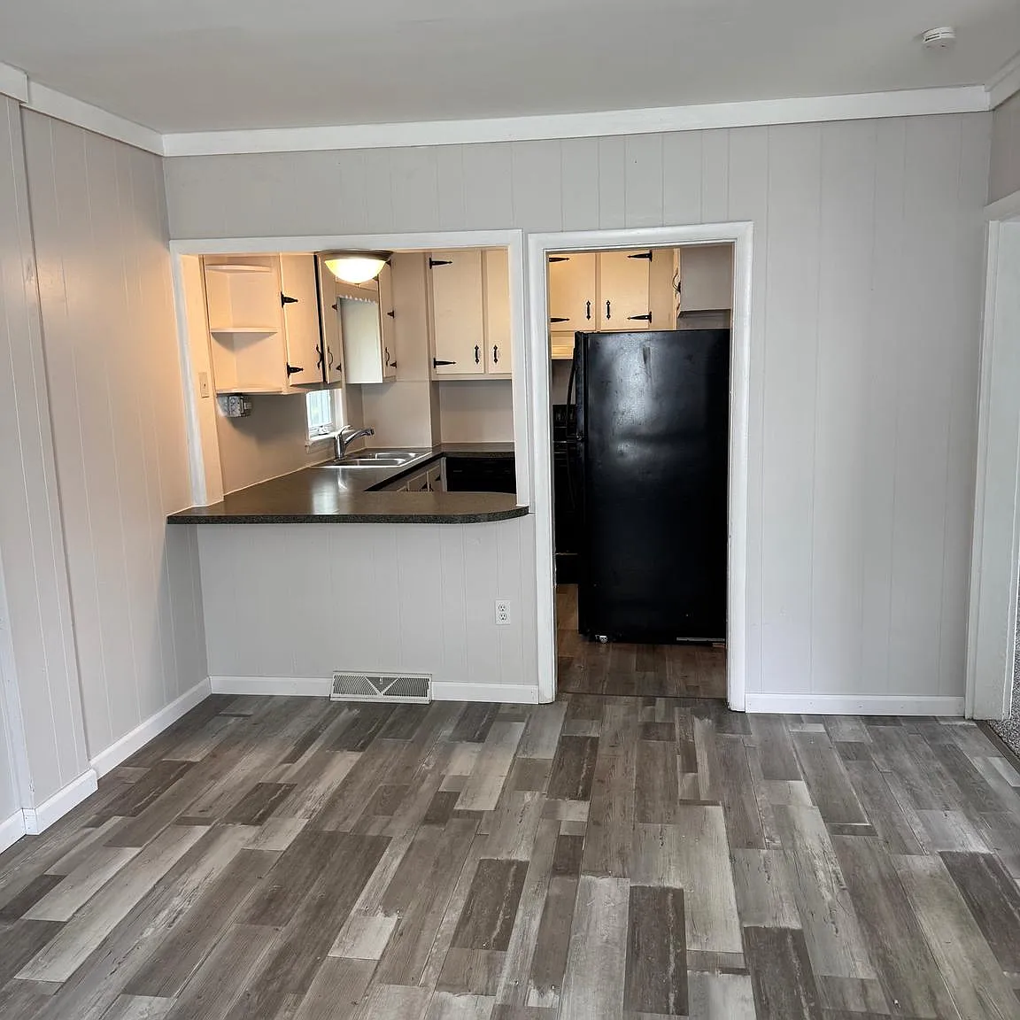 3 bed, 1040 sqft, $1,595 — Photo 4