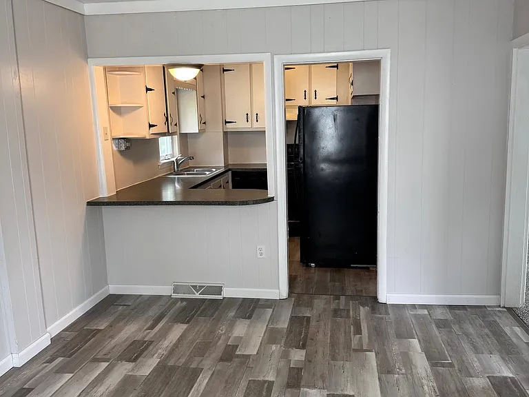102 E Park St — Photo 4