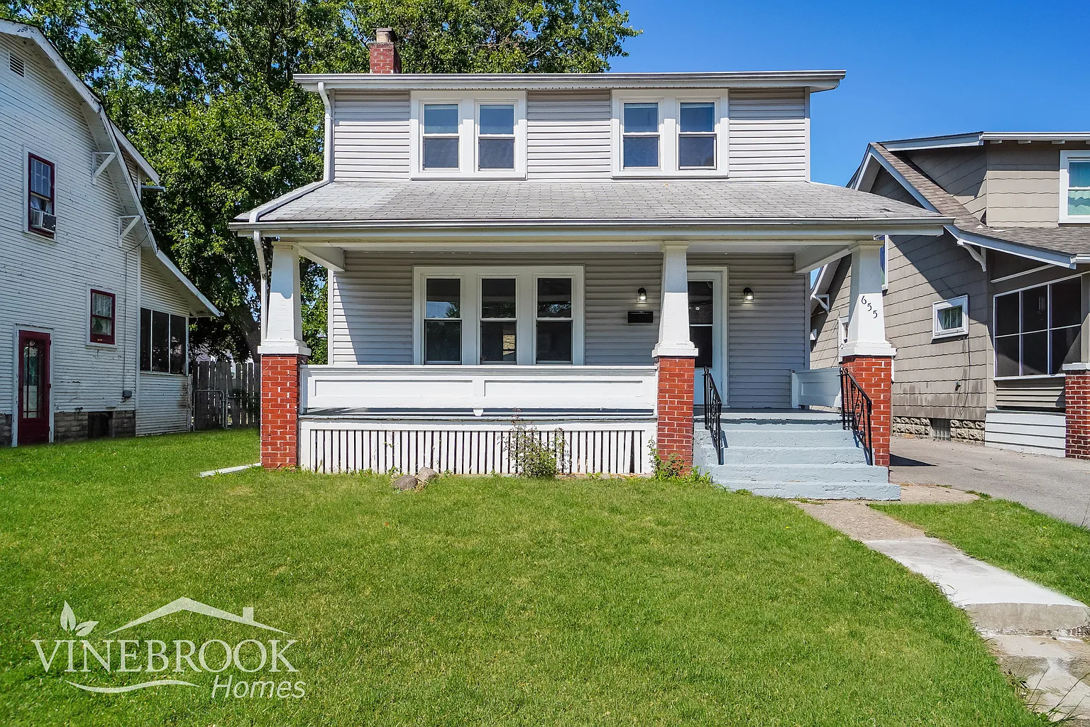 655 S Ogden Ave photo 1