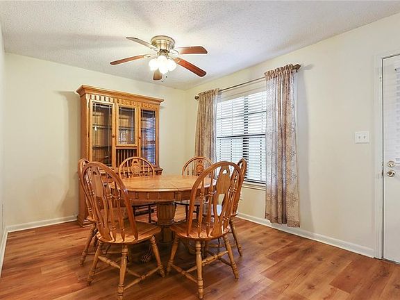 4th image of 151 Summerwood Dr