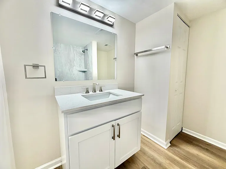 Sherwood Forest Apartments — Photo 43