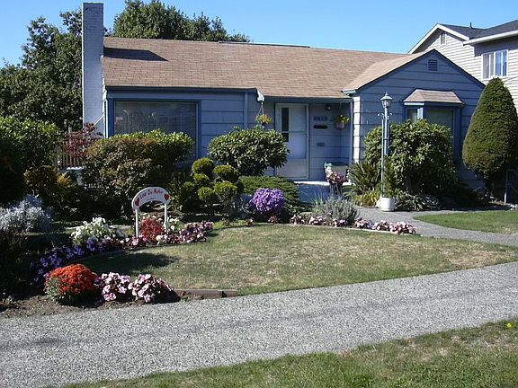 Pretty Landscaping!
