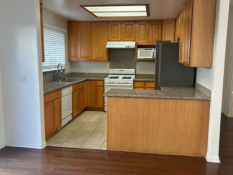 77 Sierra Madre Blvd #16 — Photo 5