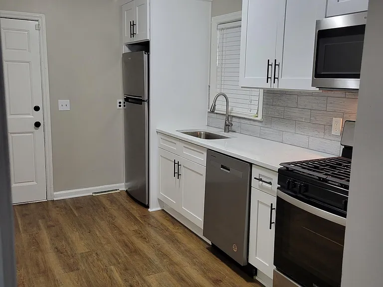 368 Virginia Pl SE — Photo 2