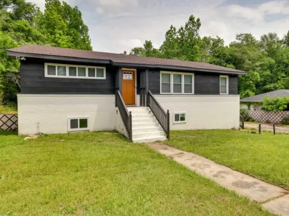 1904 Haggins St, Tuskegee Institute, AL 36088