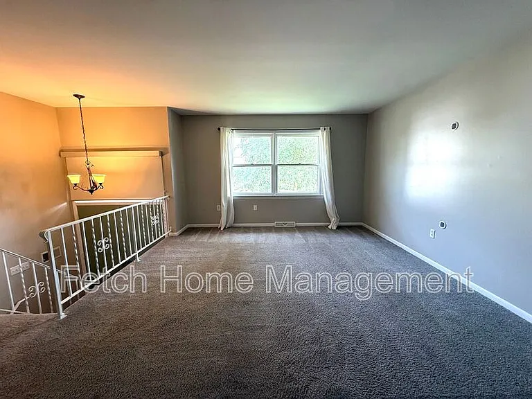 417 Surrey Dr — Photo 5