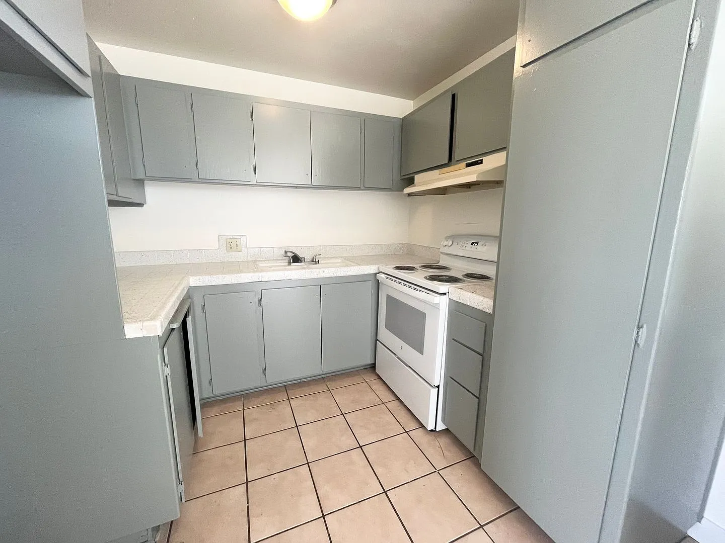 r4036 — Photo 3