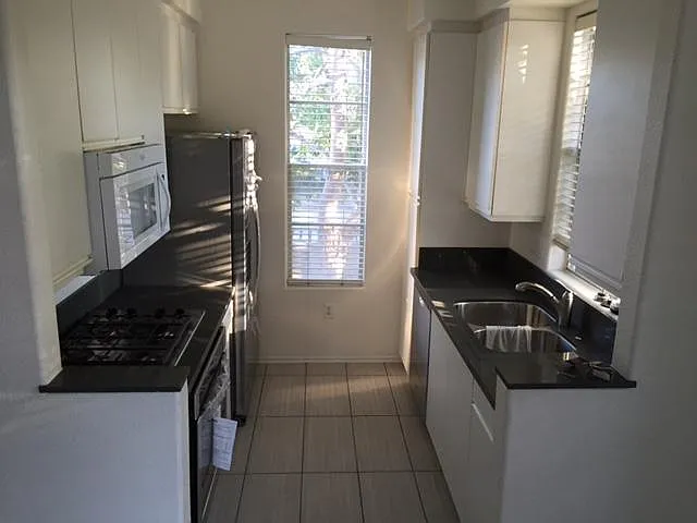 Building Photo - 3510 Caminito El Rincon #16
