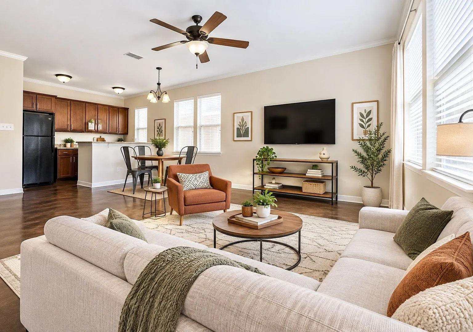 College Ave Apartments — Photo 2