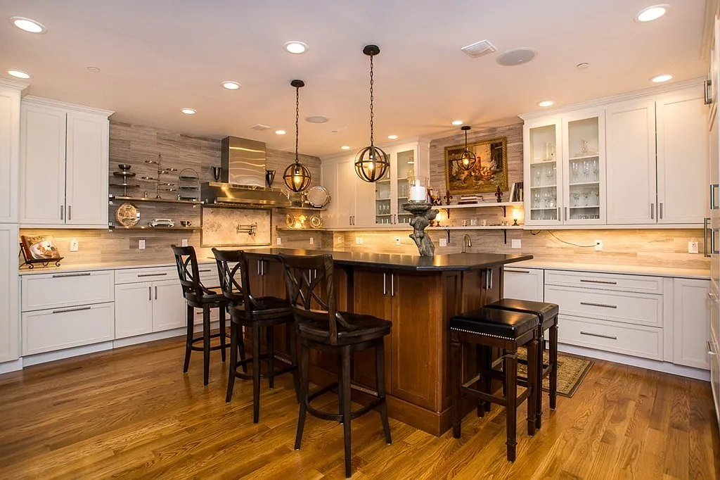 2 bed, 3.0 bath, 3435 sqft, $9,000 — Photo 1