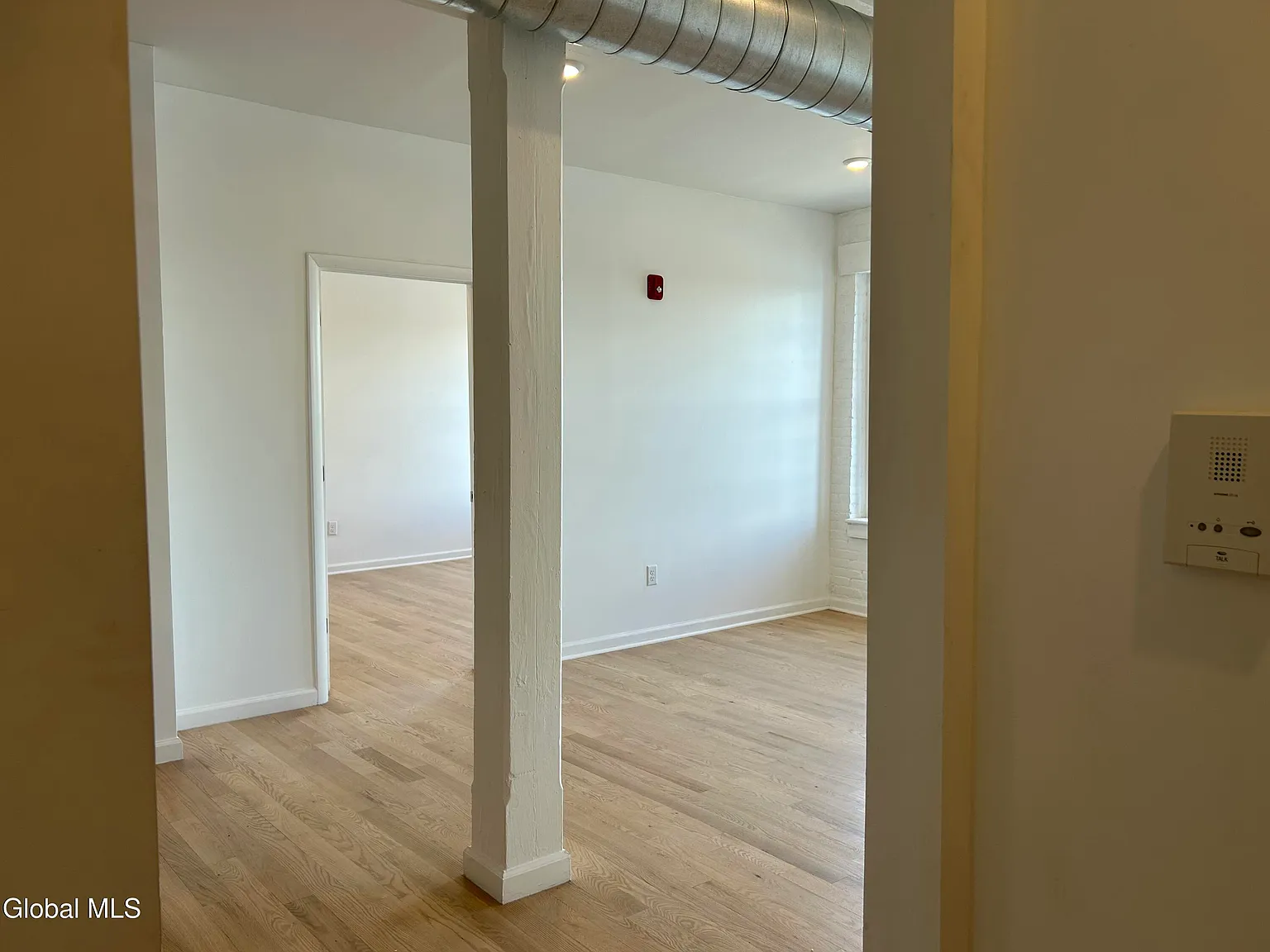 2 bed, 808 sqft, $2,100 — Photo 2