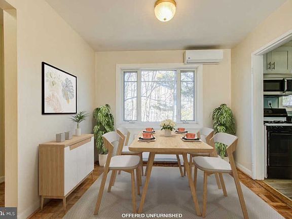 3rd image of 10410 Montrose Ave #10410