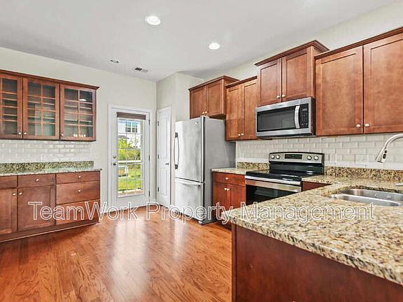 5th image of 143 Kirkland St