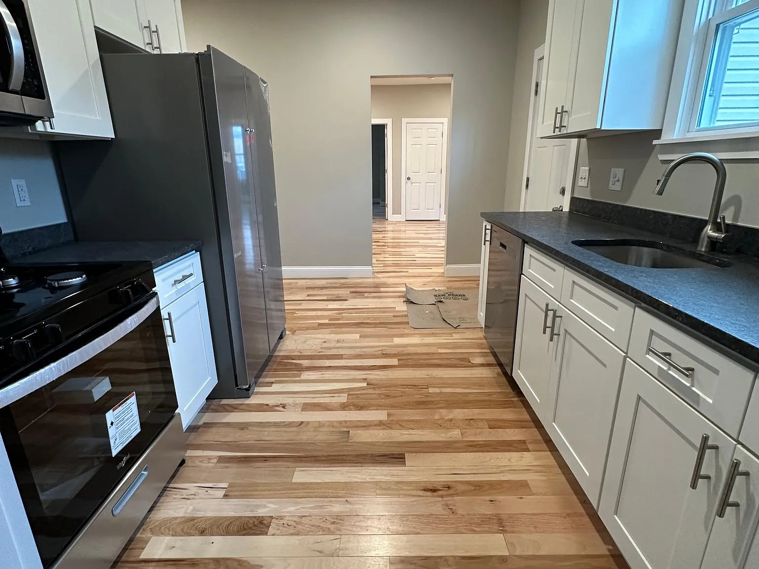 3 bed, 1600 sqft, $1,600 — Photo 2