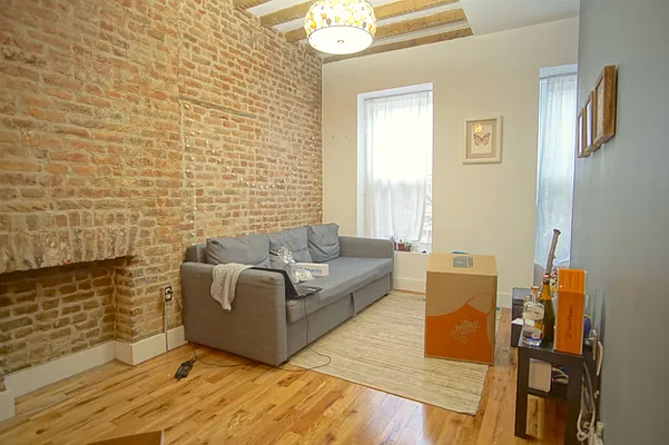 Rented by Lofts and Flats LLC | media 24