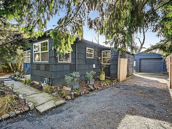 2nd image of 7814 N Willamette Blvd