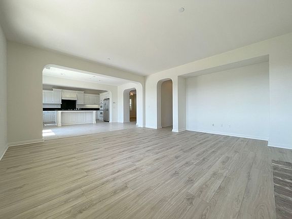4th image of 40 Paseo Lerida