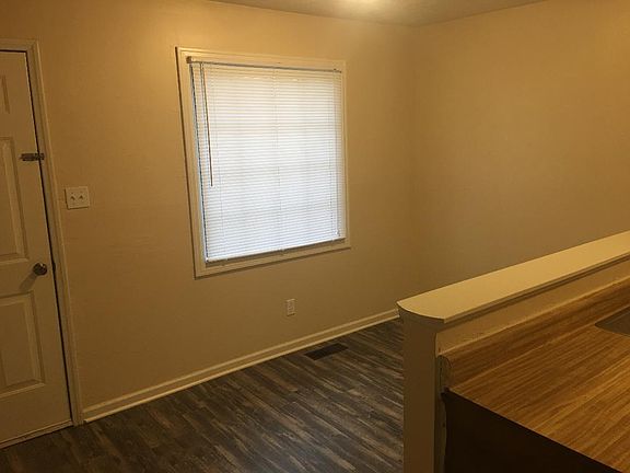 3rd image of 38 Cinnamon Dr