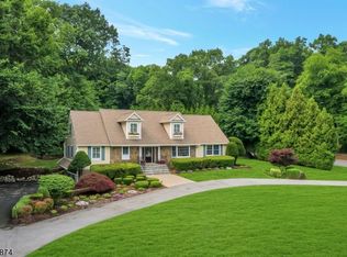 210 Ottowa Ln, Franklin Lakes, NJ 07417